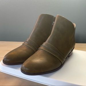 Harlow bootie by Journey + Crew. OLIVE. Sz 11